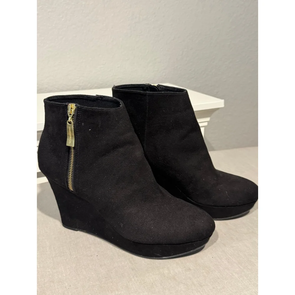 Women's Christian Siriano Black Wedge Platform Ankle Boots Size 10 Gold Zipper